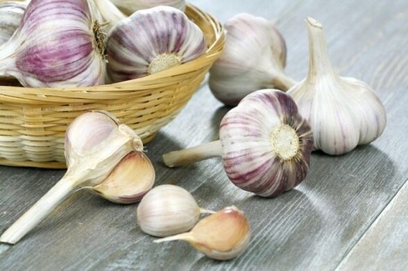 Garlic produced by endoparasites